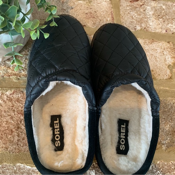 Sorel | Black Quilted Slippers - Picture 6 of 9
